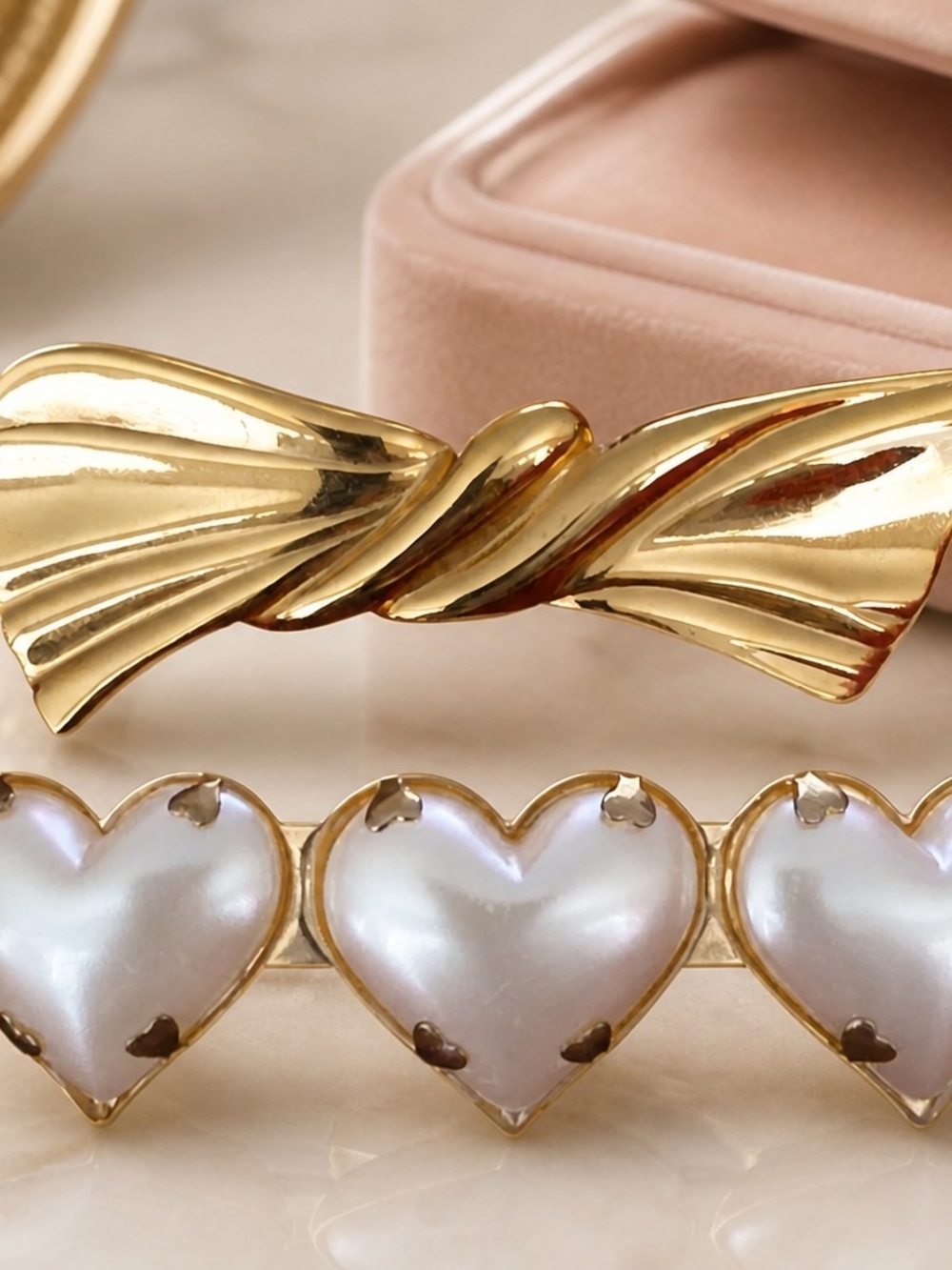 π£2 Vintage 80s Heavy Gold π Bow & 90s Lightweight Pearl Heart π€ Hair π± Clips